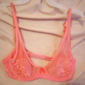 Victoria's Secret Body Bra 32C